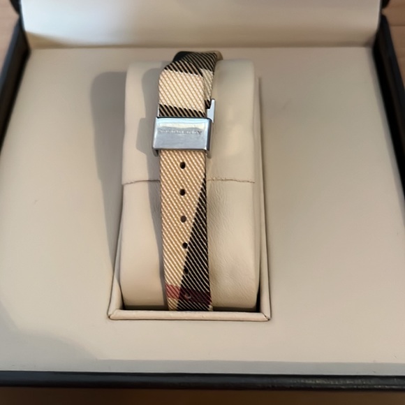 Burberry Ladies Luxury Adjustable Watch - Picture 4 of 11